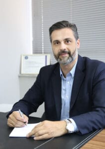 makarounis 211x300 1